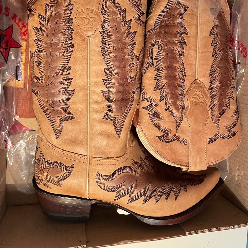 Listed as size 9 but fits like 8. Brand new. Never worn.